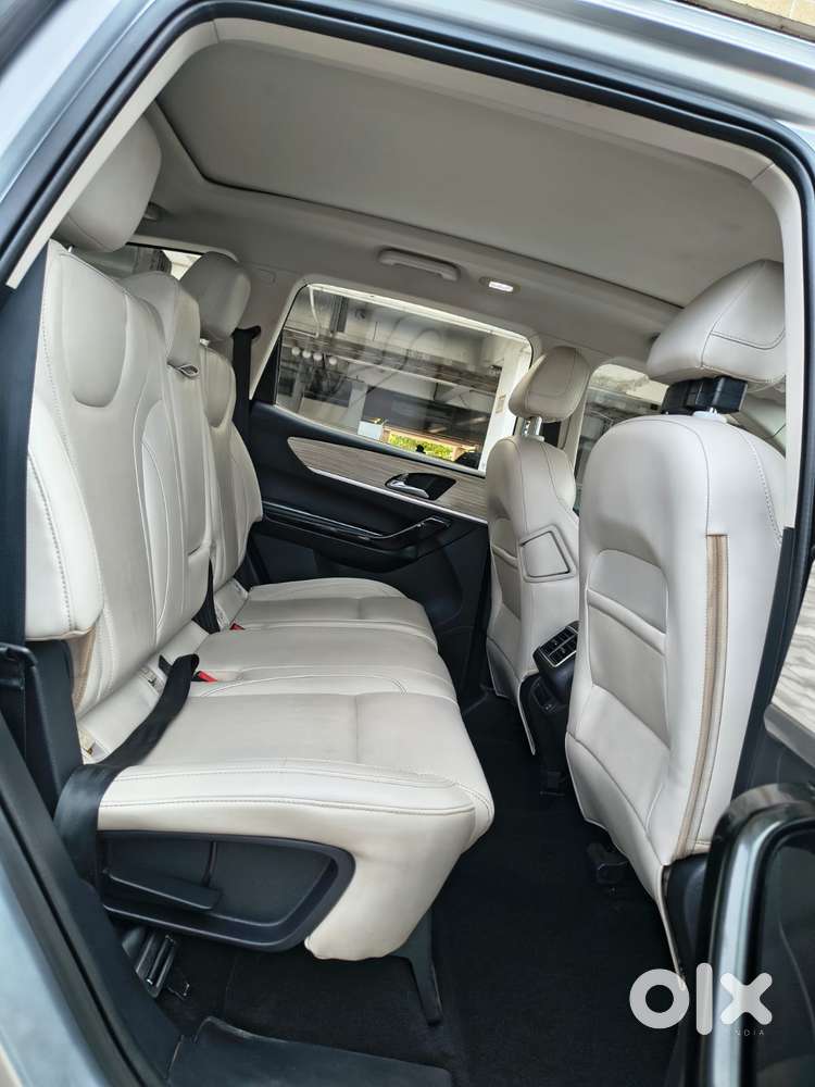 Mahindra Xuv700 2.0 Ax 7 Petrol Mt Str, 2021, Petrol