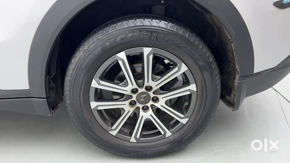 Mahindra Xuv700 2.0 Ax 7 Petrol At Luxury Pack Str, 2022, Petrol
