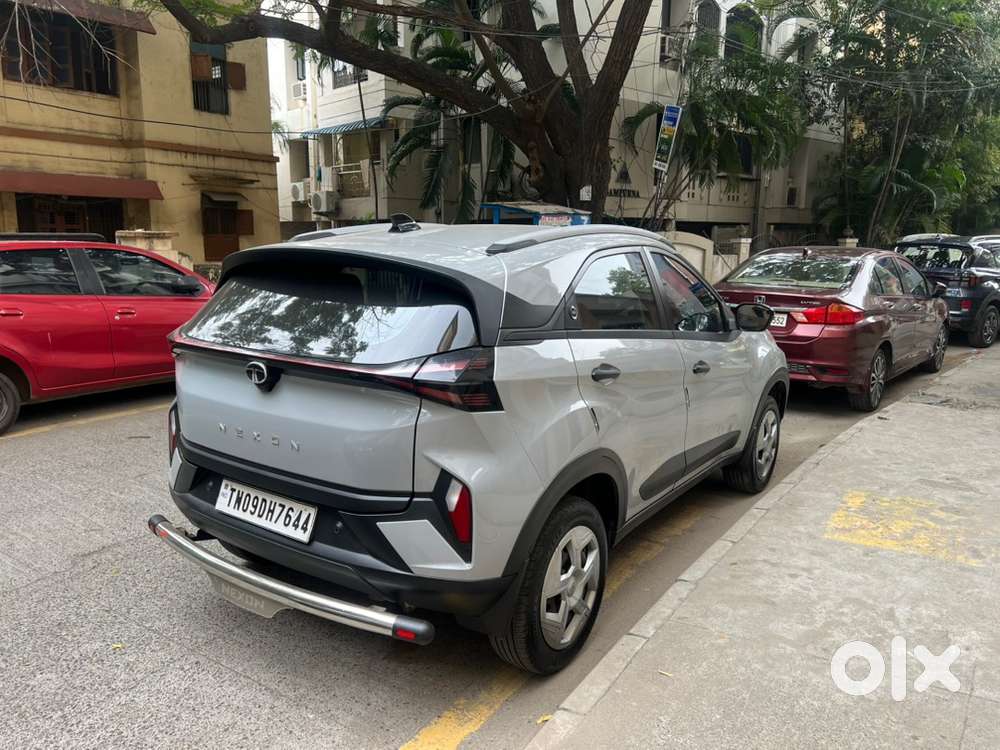 Tata Nexon Pure Petrol Mt (2024) Grey
