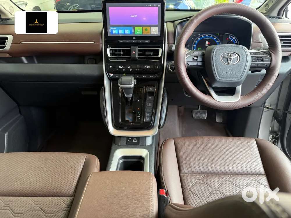 Toyota Innova Hycross, 2025, Petrol