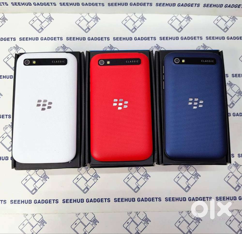 Blackberry classic (Q20) box pack new available with all accesories an