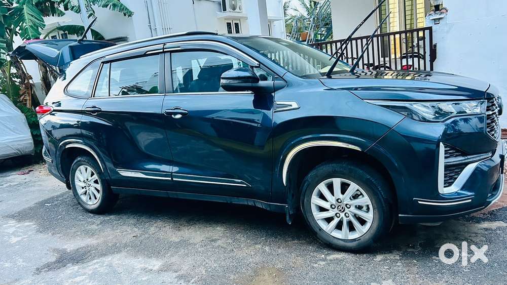 Toyota Innova Hycross Petrol 2024