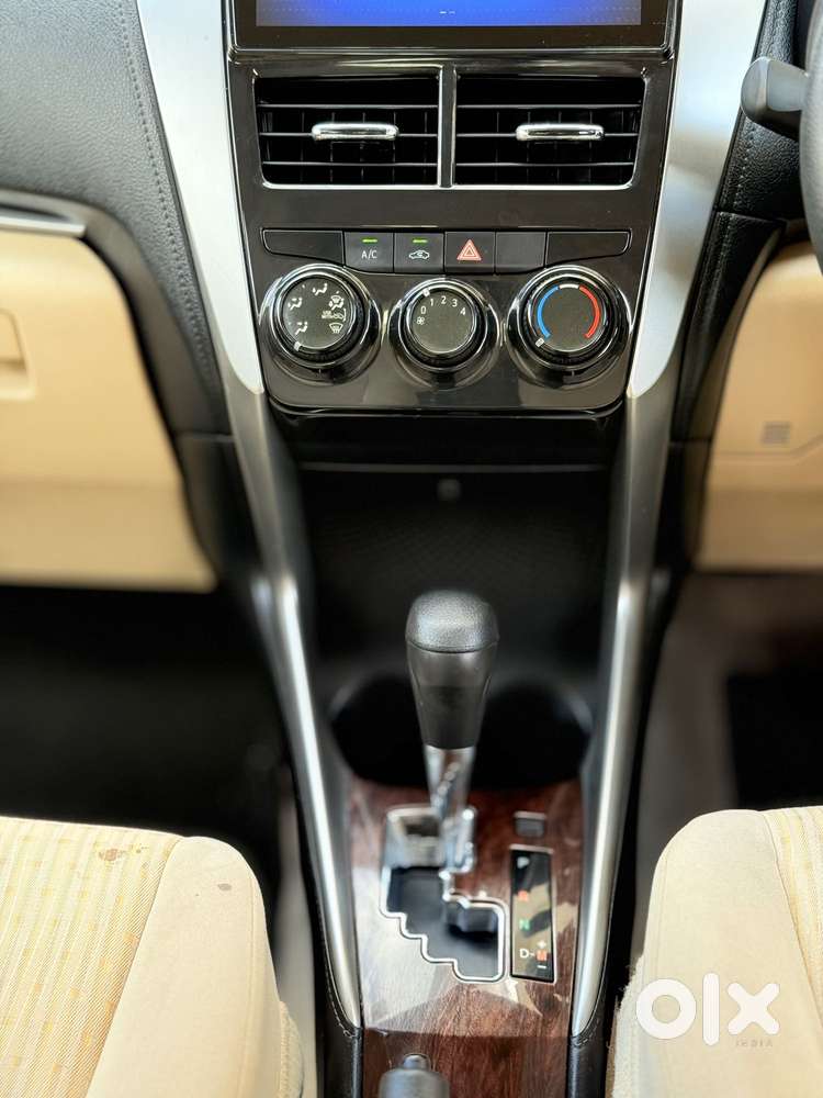 Toyota Yaris J Cvt, 2018, Petrol