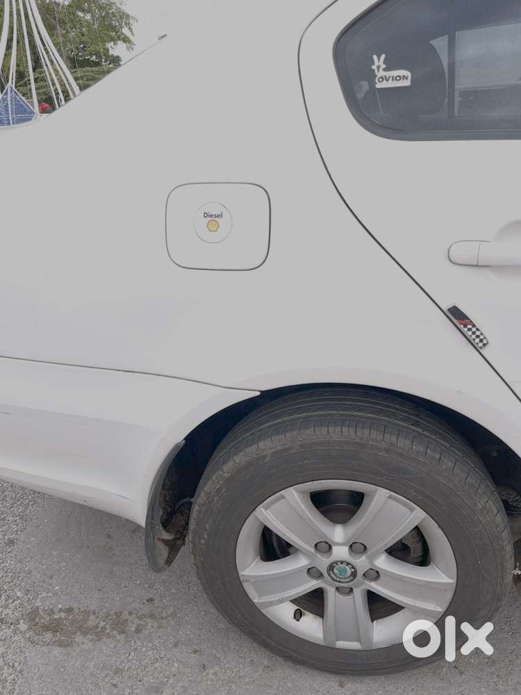 Skoda Laura Ambiente 2.0 Tdi Cr Manual, 2011, Diesel