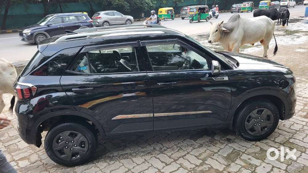 Hyundai Venue 1.2 S (o), 2024, Petrol