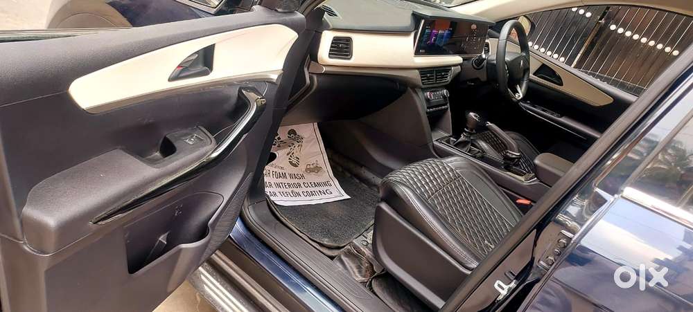 Mahindra Xuv700 2.2 Ax 5 Diesel Mt 7 Str, 2023, Diesel