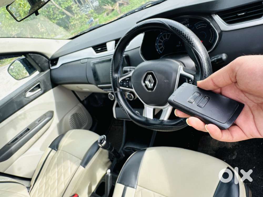 Renault Triber Rxz, 2022, Petrol