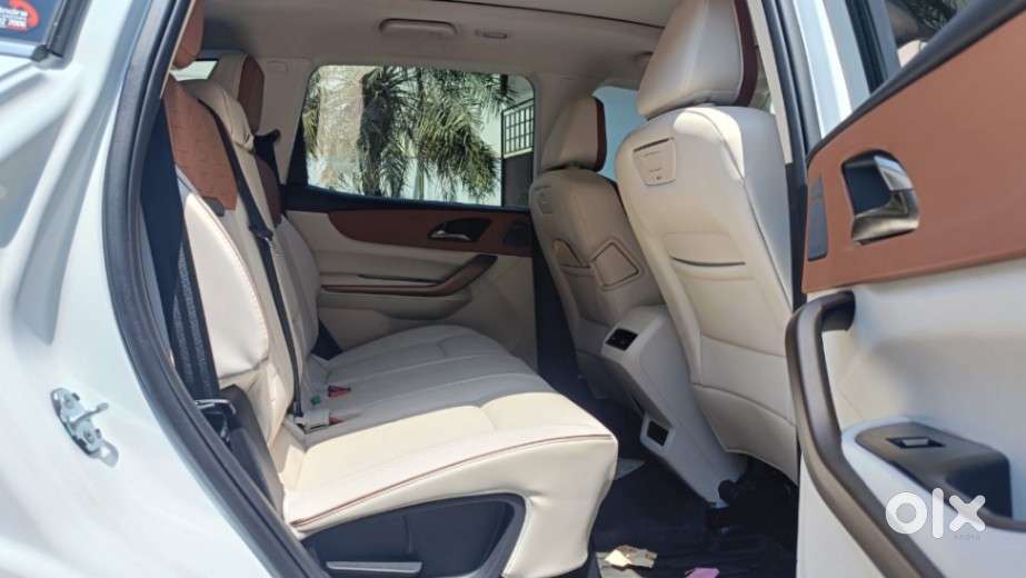 Mahindra Xuv700 2.2 Ax 7 Diesel At Str, 2025, Diesel