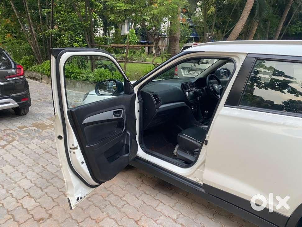 Maruti Suzuki Brezza 1.5 Zxi Smart Hybrid, 2022, Petrol