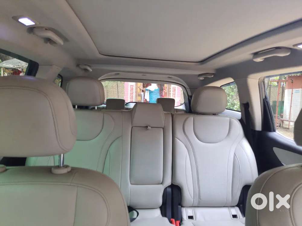 Mahindra Xuv700, Ax7 At Petrol December 2021 Reg.