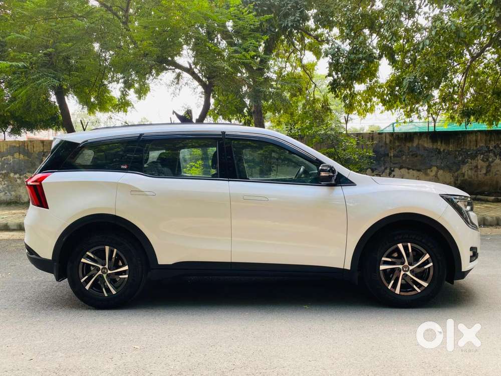 Mahindra Xuv700 2.0 Ax 5 Petrol Mt 7 Str, 2022, Petrol