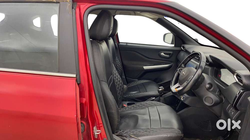 Nissan Magnite 1.0 Xv Premium, 2022, Petrol