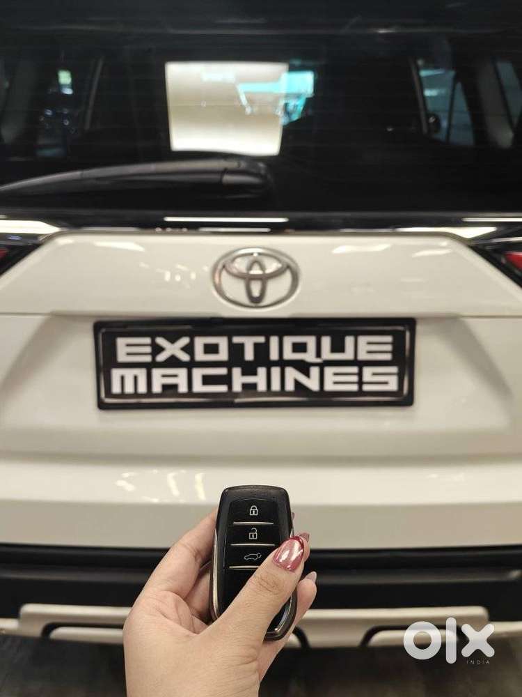 Toyota Innova Hycross 2.0 Zx (o) Hybrid 7 Str, 2024, Petrol