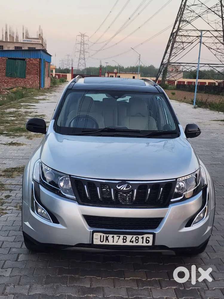 Mahindra Xuv W10 
Sunroof 
Electronic Seats 
Ac
Power Windows