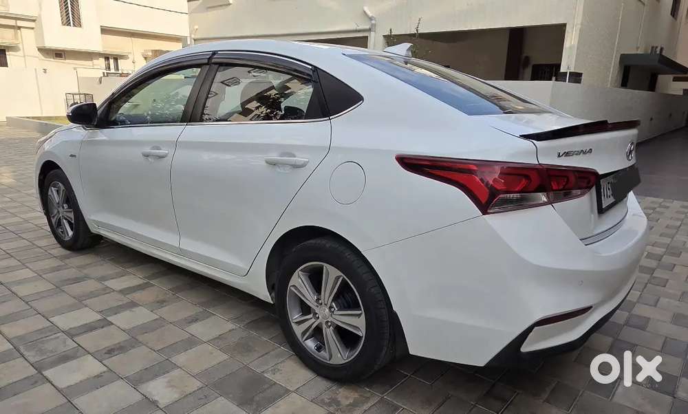 Hyundai Verna 1.6 Crdi Sx+ At With Sunroof