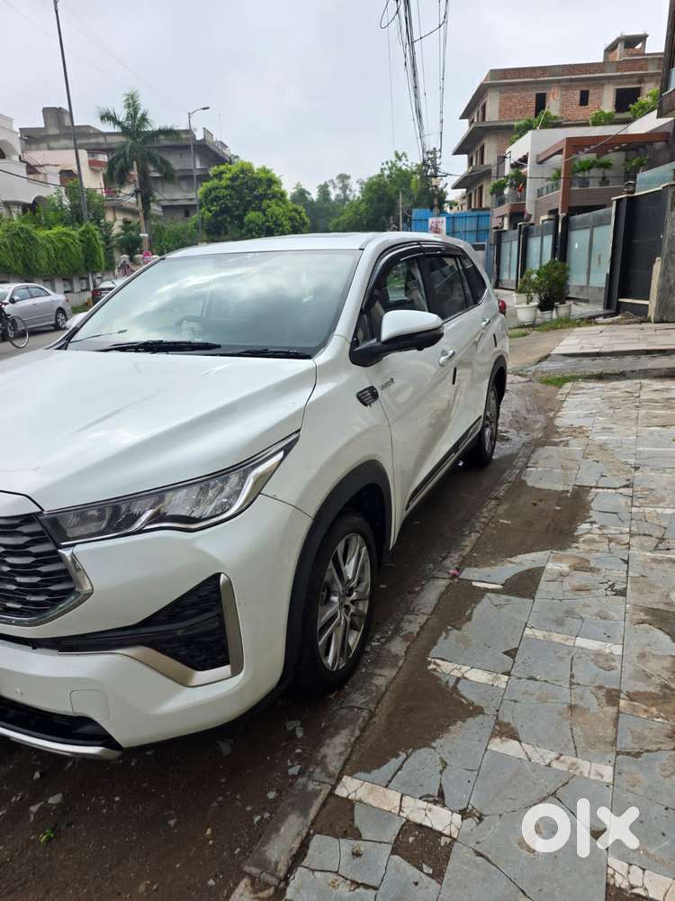 Toyota Innova Hycross 2.0 Zx Hybrid 7 Str, 2024, Cng & Hybrids
