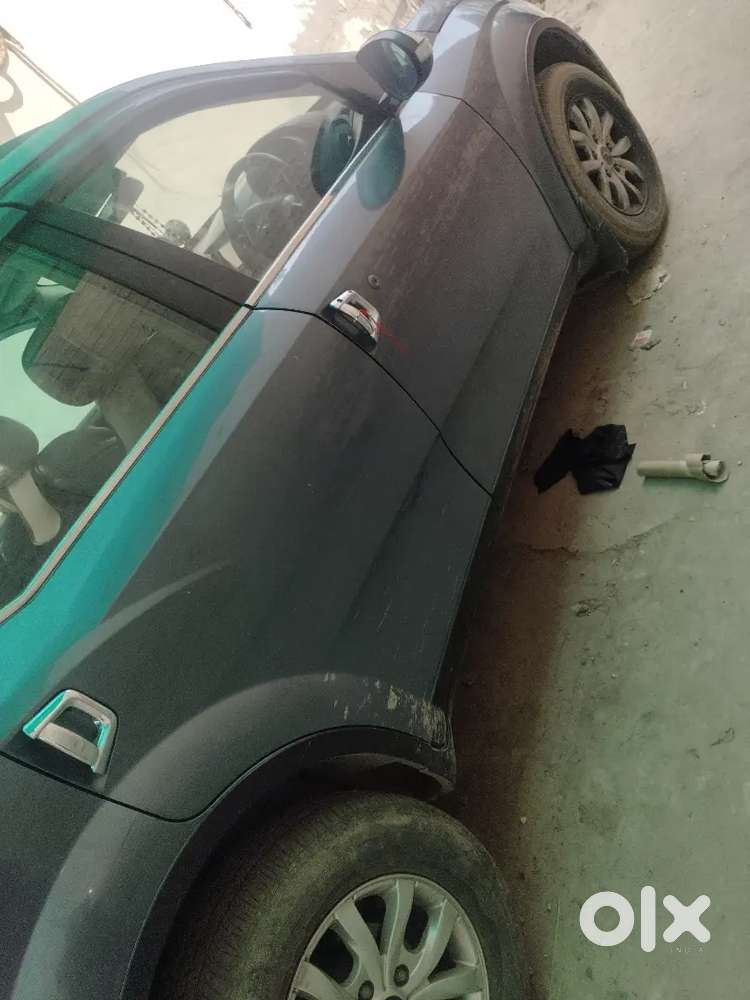 Mahindra Xuv500 Diesel 2016 Sunroof Top Model