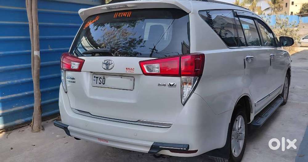 Toyota Innova Crysta 2.4 V 8 Str, 2017, Diesel