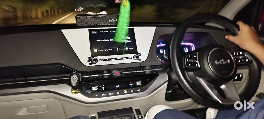 Kia Carens 2022 Petrol Well Maintained, 9500kms Driven, Used By Doctor