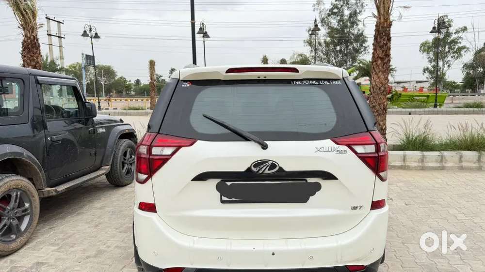Xuv500- White