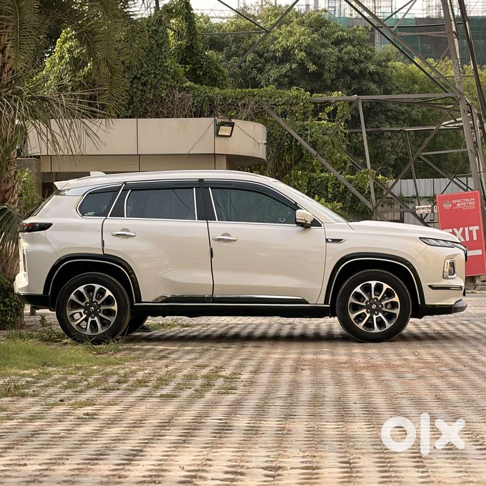 Maruti Suzuki Grand Vitara 1.5 Alpha Plus Intelligent Hybrid Ecvt, 2..