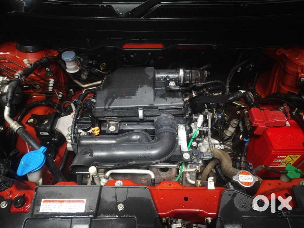 2023 Maruti Brezza 1.5 Zxi Dual Tone (red And Black)