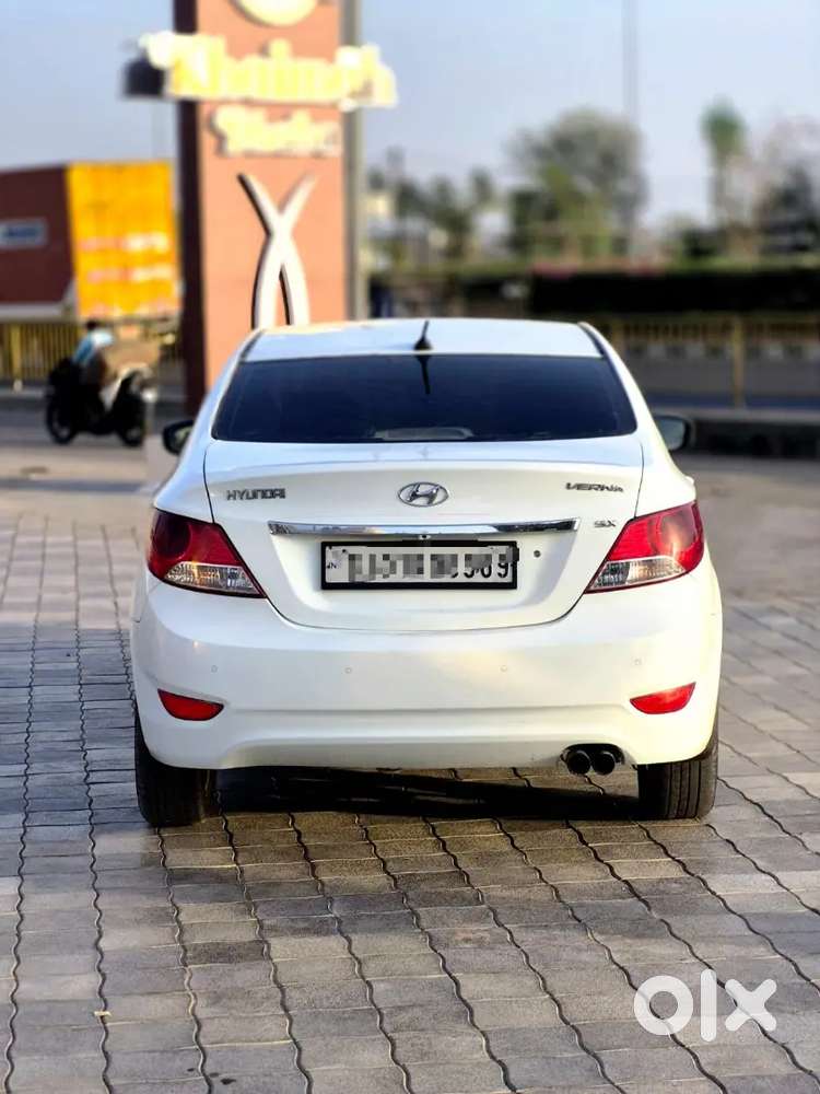 Hyundai Verna Fluidic 2012