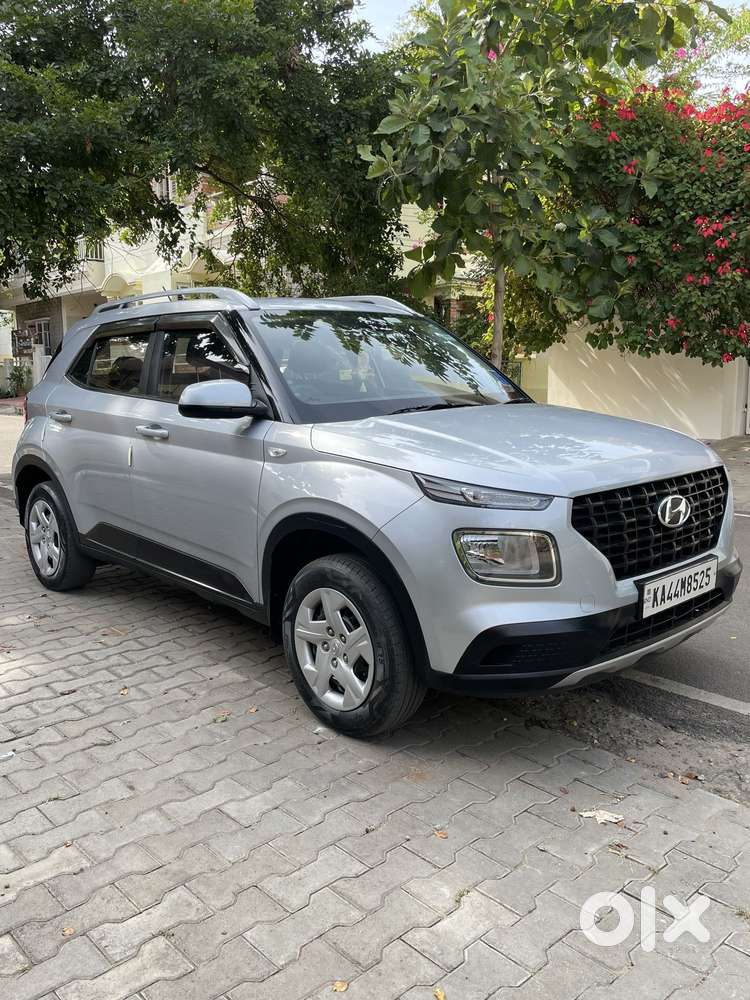 Hyundai Venue S 1.2 Petrol, 2022, Petrol