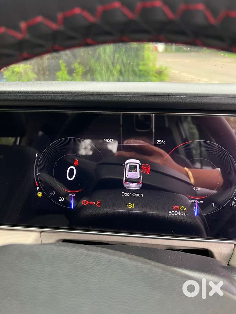 Mahindra Xuv700 Ax5 Petrol Mt — 2021 Ga