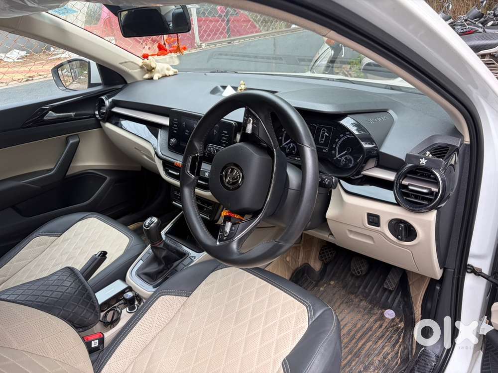 Skoda Slavia Ambition Petrol 2023