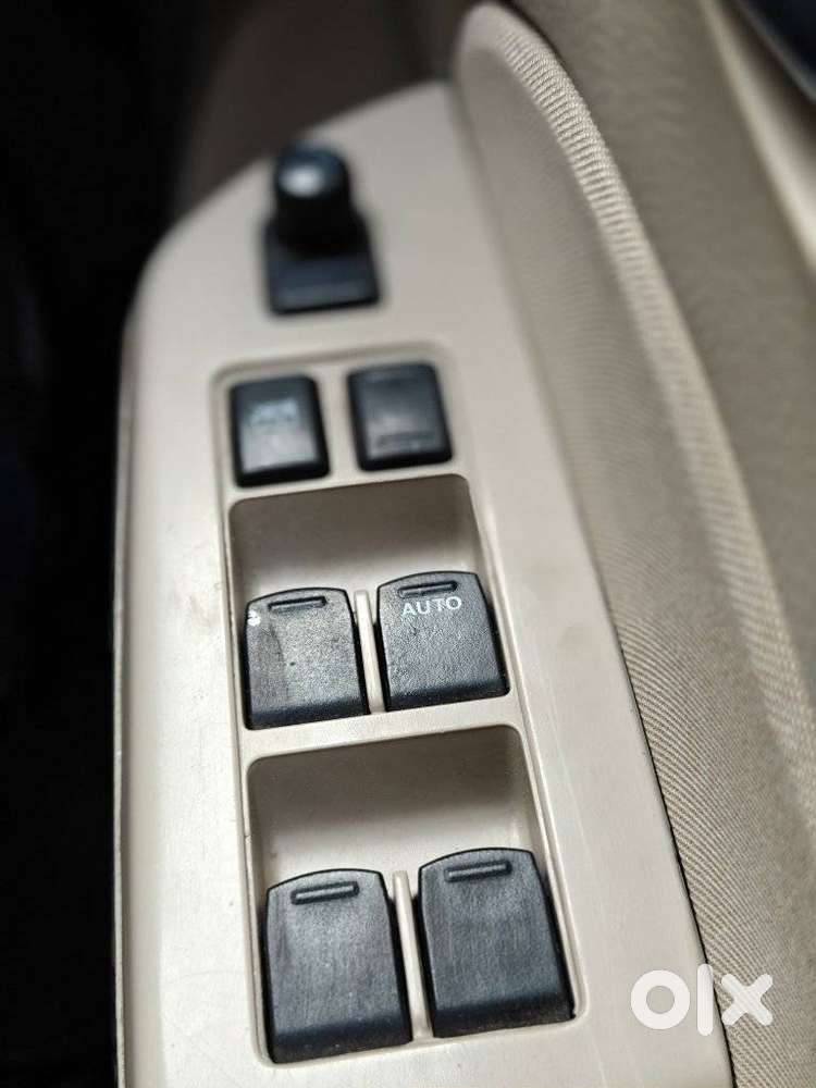 Maruti Suzuki Swift Dzire Vxi Optional, 2016, Petrol