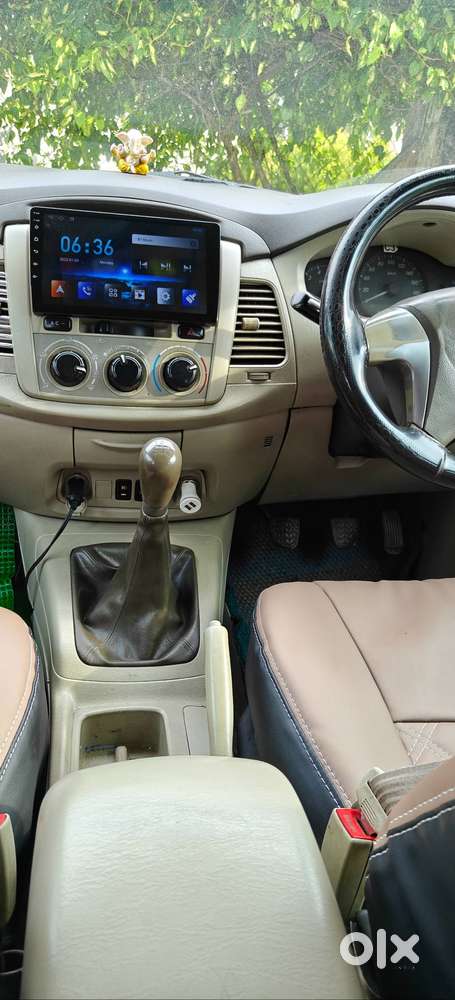 Innova 2.5 G 8 Seater