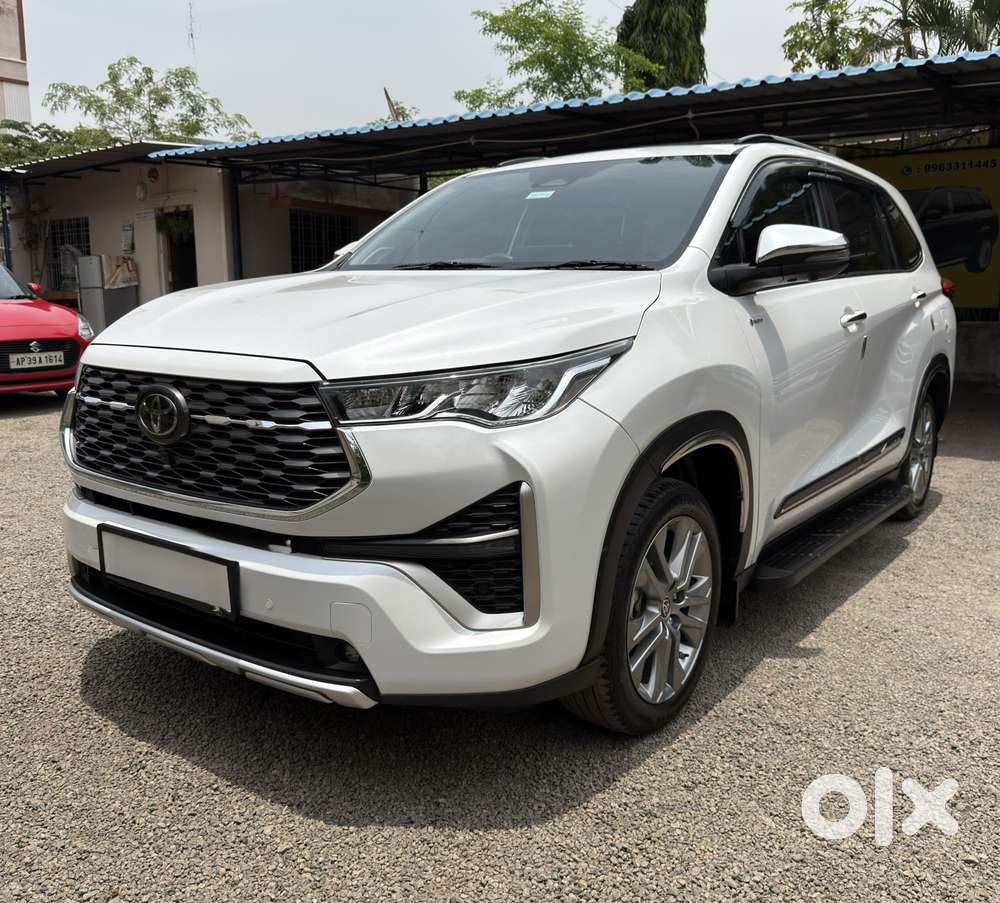 Toyota Innova Hycross 2.0 Zx (o) Hybrid 7 Str, 2025, Petrol