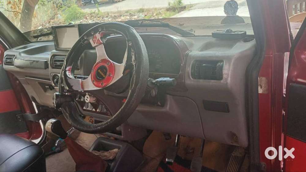 7 Seaters Red Colour