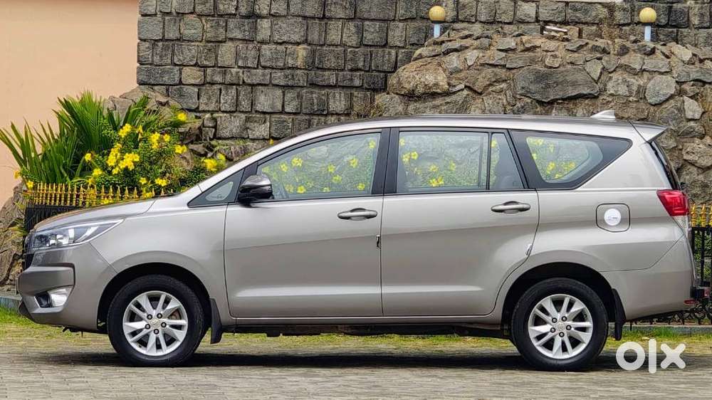 Toyota Innova Crysta 2.4 G Mt, 2023, Diesel