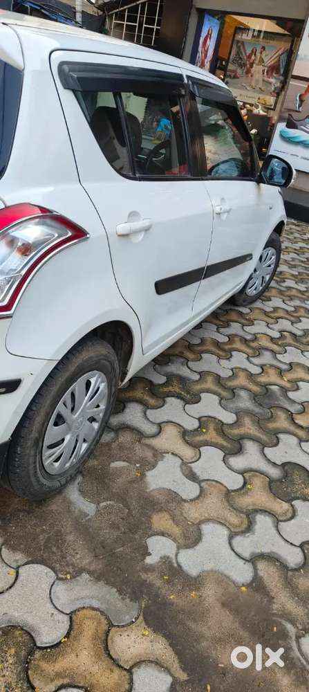 Maruti Suzuki Swift Vxi 2016