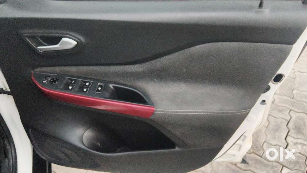 Nissan Magnite 1.0 Xv Red Edition, 2022, Petrol