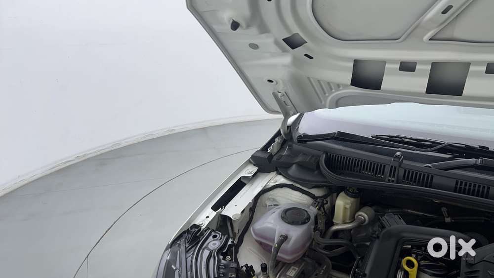 Skoda Slavia Style 1.0l Tsi At, 2023, Petrol