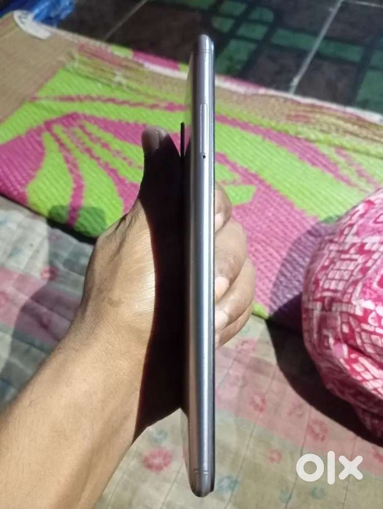 Redmi Y2 4GB Ram 64 GB Rom Phone Is Nise Condition No Sracthes