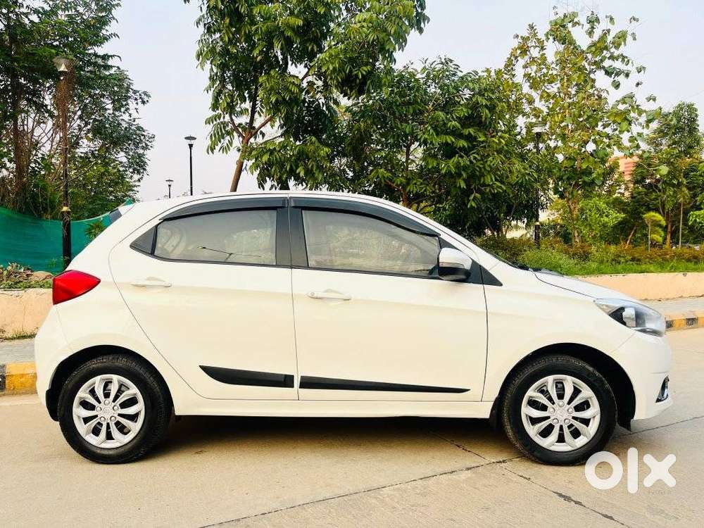 Tata Tiago 1.2 Revotron Xt (o), 2017, Petrol