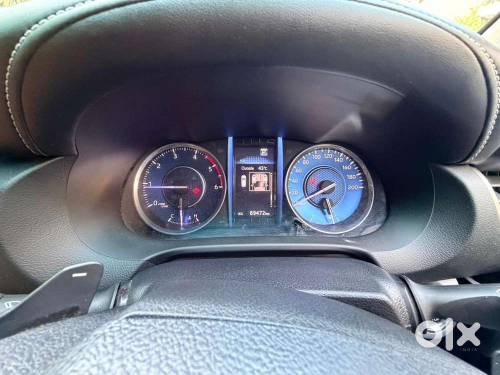 2022 Toyota Fortuner 4*4 At (black Crystalline Shine)