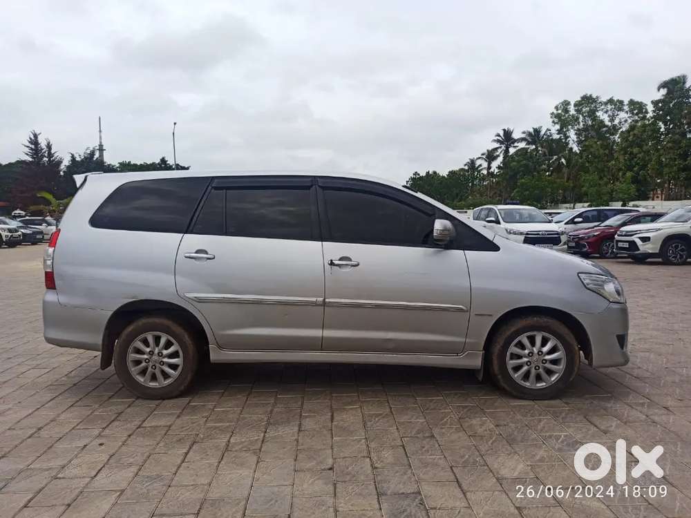 Toyota Innova 2012 2.5 V