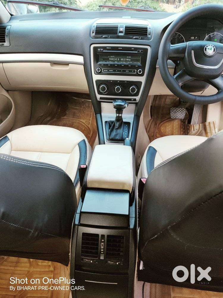 Skoda Laura Ambiente 2.0 Tdi Cr Automatic, 2010, Diesel