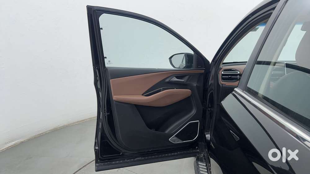 Mg Hector Plus Savvy Pro 1.5 Turbo Petrol Cvt 6 Str, 2023, Petrol
