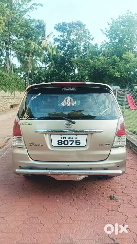 Toyota Innova 2.5 V Diesel 2011 Car For Sale