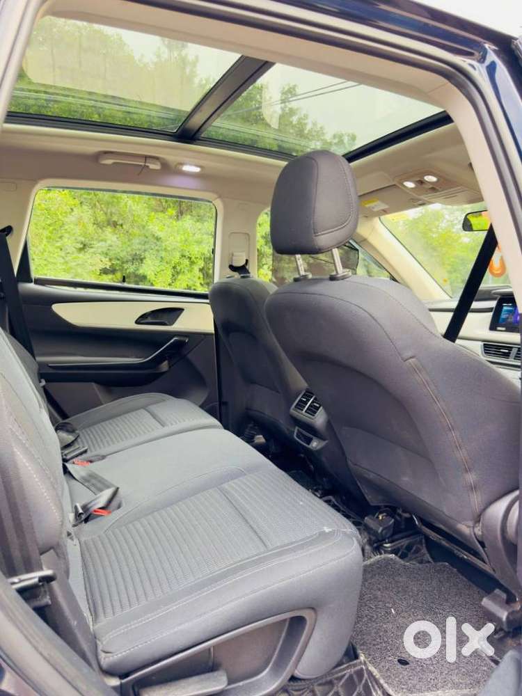 Mahindra Xuv700 2.2 Ax 5 Diesel At 7 Str, 2022, Diesel