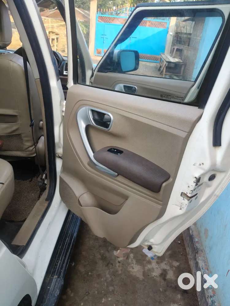 Mahindra Tuv 300 2018 Car