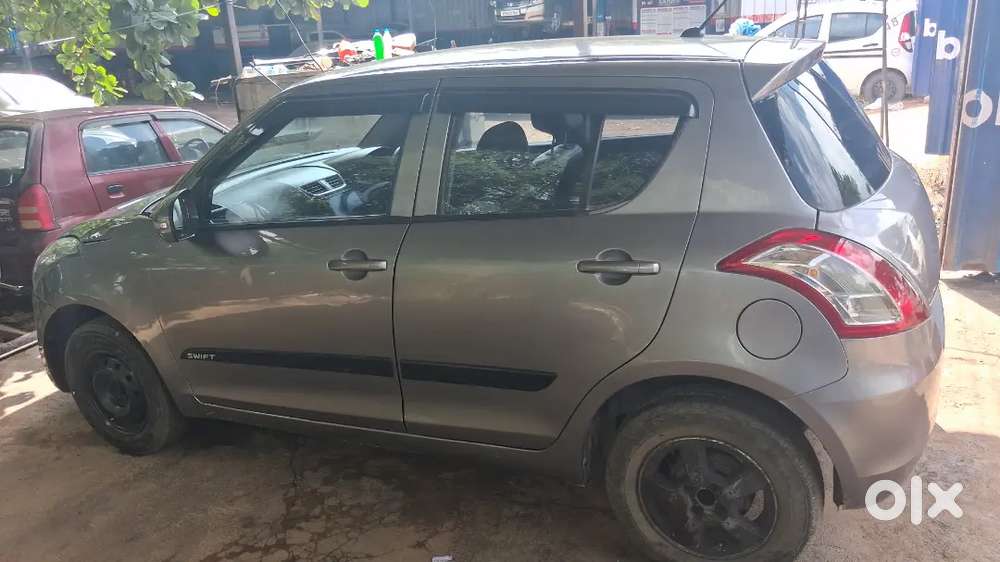 Maruti Suzuki Swift Lxi 2013