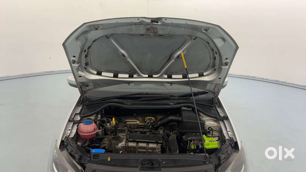 Volkswagen Polo Petrol Highline 1.2l, 2015, Petrol