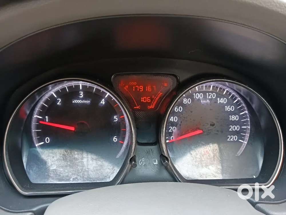 Nissan Sunny 2012